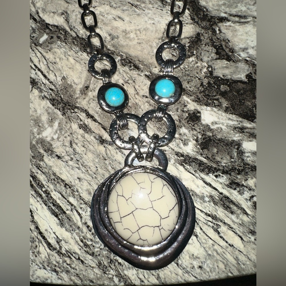 Large Stoned Necklace‎